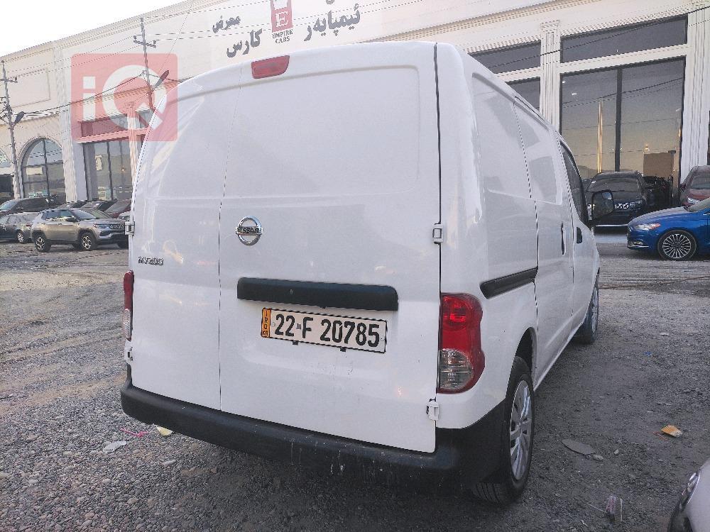 نیسان NV200